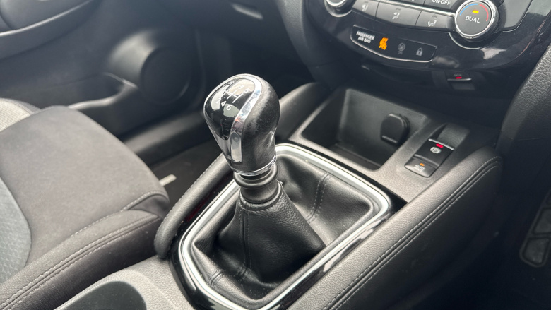 Nissan Qashqai 1.2 DiG-T N-Connecta 5dr Petrol Hatchback